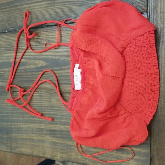 ASTR Aracely Smocked Crop Top Cherry XS - Picture 3 of 5